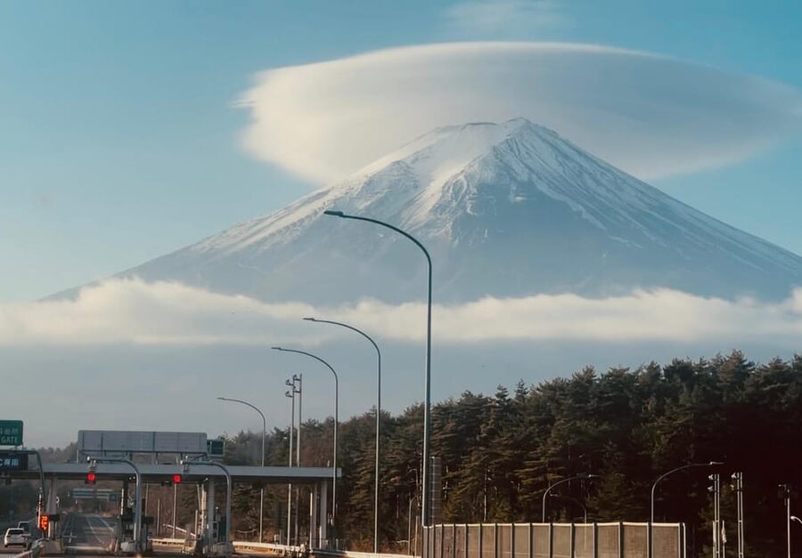 1-Day Mt Fuji and Hakone Sightseeing trip from Tokyo - Chureito Pagoda and the famous uphill view