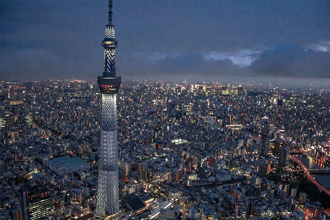 25-Min Downtown Helicopter Tour : Tokyo Skytree and Tokyo Tower - What the private format means for couples and small groups