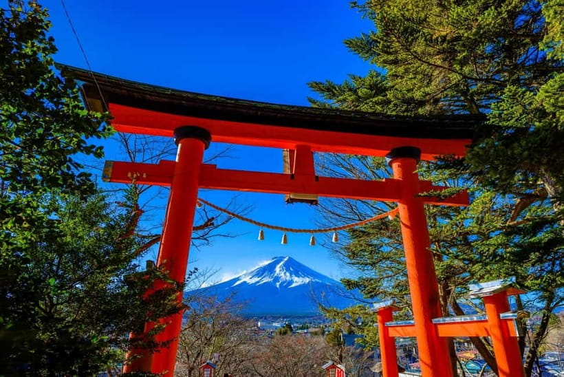 3-Row Luxury Bus Tour to Mt. Fuji, Lake Kawaguchi from Tokyo - Weather, traffic, and the practical tradeoffs