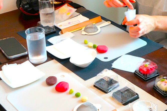 A perfect Japanese experience: Tea Ceremony and Mochi Forming - From candy making to the tea room