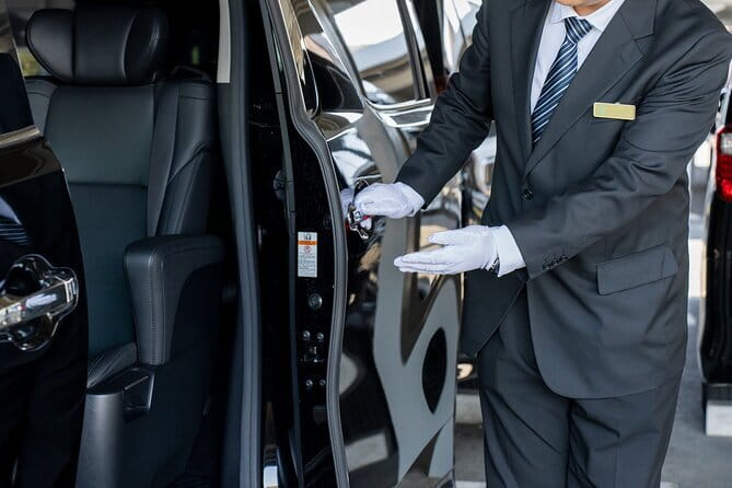 Airport Shuttle Arrival Transfer : from Haneda Airport to Tokyo City - The shared departure and the wait factor