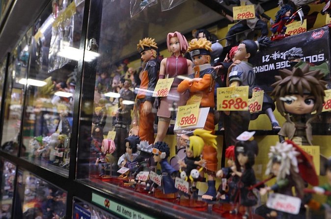 Akihabara Tour with Vintage Gaming Anime and Gachapon Experience - Trying Taito Station’s crane games and Mario Kart
