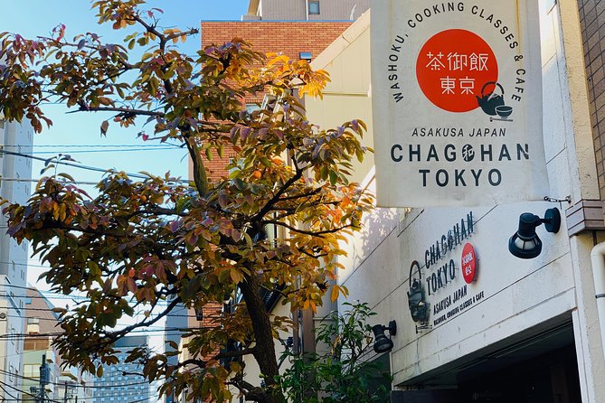 Asakusa Classic Ramen & Crispy Gyoza Cooking Class - A small group with enough food and attention