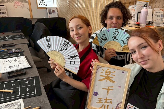 Asakusa:Japanese Calligraphy & Make your original folding fan! - Patient teaching makes the difference