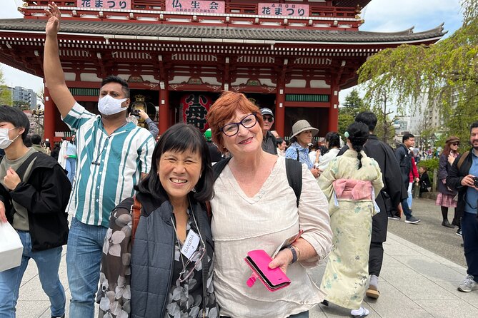 Asakusa & Ueno Private Tour - Entering Senso-ji and moving past Nakamise
