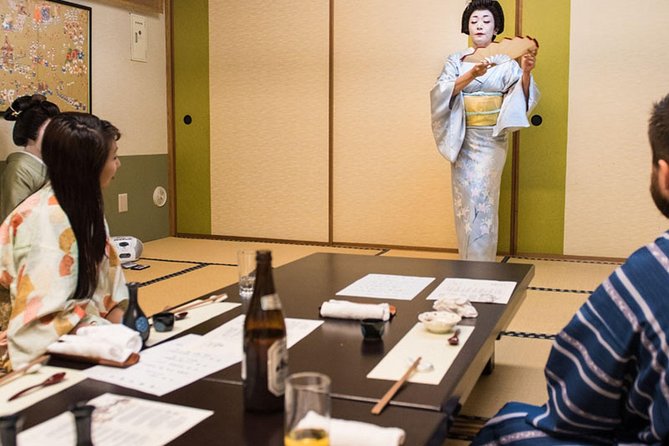 Authentic Geisha Performance with Dinner in Tokyo - Meeting the geisha and learning through conversation