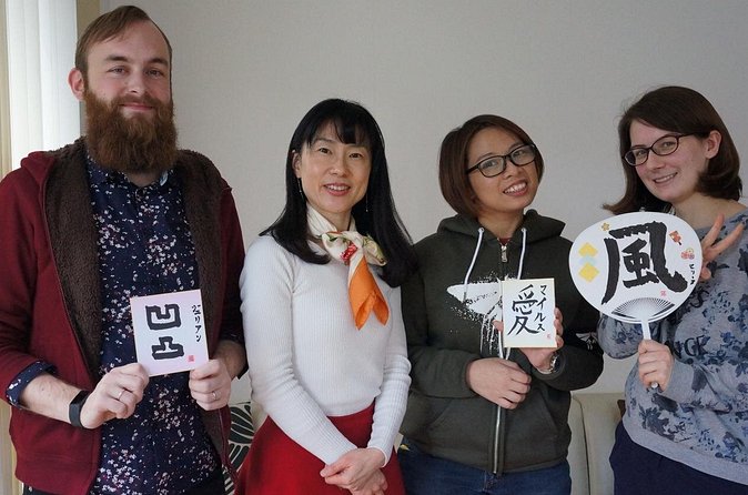 Authentic Japanese calligraphy class in Tokyo! Kanji your name - Posture and brush control come before beautiful characters
