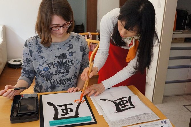 Authentic Japanese calligraphy class in Tokyo! Kanji your name - First lesson: writing systems and calligraphy tools