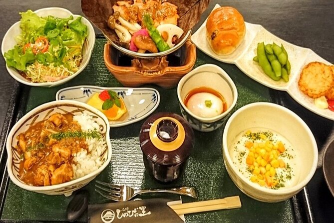 Best Mt Fuji and Hakone Full-Day Bus Tour from Tokyo - Oshino Shinobi no Sato: lunch with a ninja theme