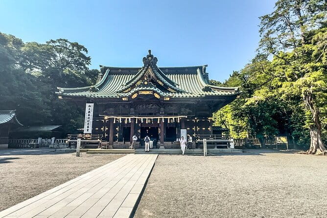 Bullet Train Experience & Mishima Shrine Private Tour from Tokyo - Meeting your guide and leaving central Tokyo