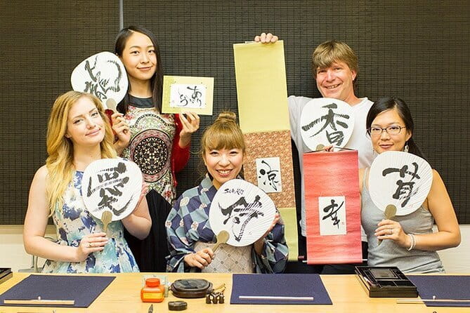 Daruma Workshop by Making your Own Japanese Souvenir in Shinjuku - Tomomi’s teaching style and the private format