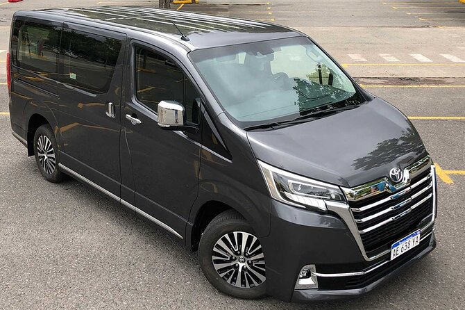 Departure Transfer from Tokyo City to Haneda Airport HND by van - Choosing between the Alphard and Toyota Hiace