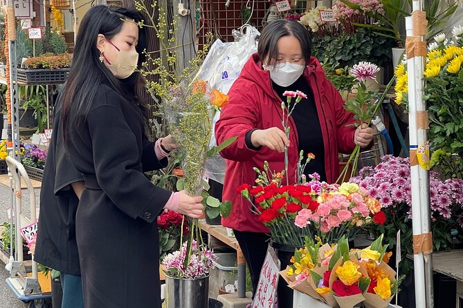 Discover the Art of Ikebana in Tokyo’s Historic Yanaka District - Choosing flowers in a real Yanaka shop
