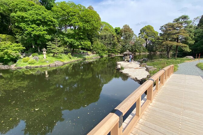 Discover the History of Shinjuku Gyoen – Private Walking Tour - The tropical greenhouse and Goryōsho Pavilion