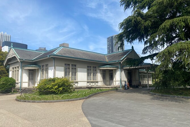 Discover the History of Shinjuku Gyoen – Private Walking Tour - Pace, comfort, and practical limits
