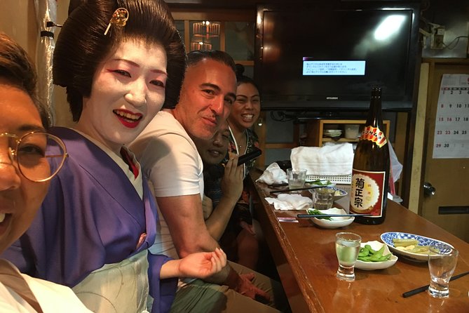 Drinks with Geisha - Talking with geisha instead of watching from a distance