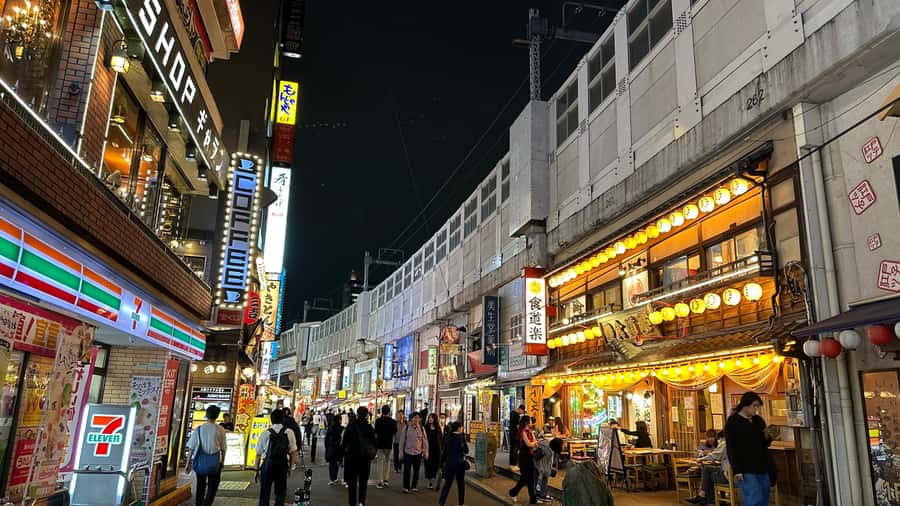 Eat/Drink like a LOCAL-Taverns & Ramen - Three taverns, three different food moments