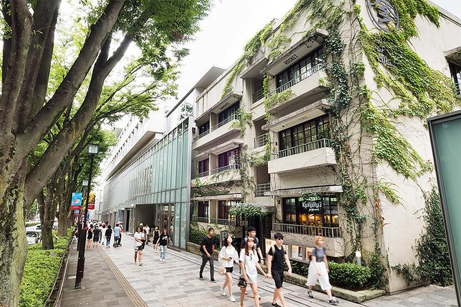 Essential tour for fashion and art in Tokyo for 6 hours with local lunch - Aoyama in 40 minutes