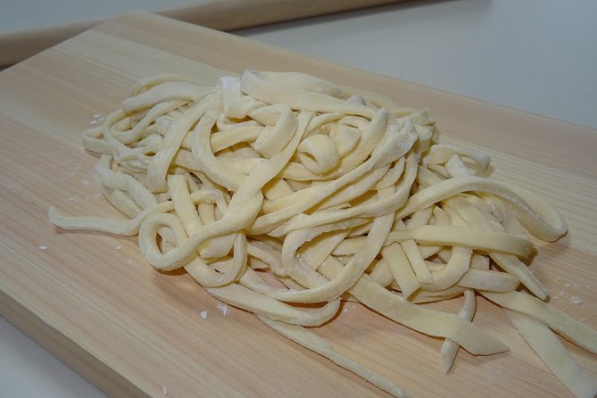 Experience all of Japanese culture and Japanese food experience classes "origami, udon, Japanese food, green tea, calligraphy" in 4 hours - Calligraphy that gives you something to keep