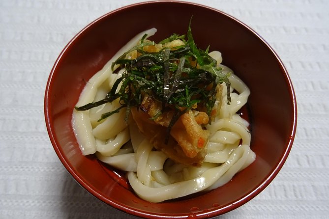 Experience all of Japanese culture and Japanese food experience classes "origami, udon, Japanese food, green tea, calligraphy" in 4 hours - Sushi, gyoza, tempura, and Japanese side dishes