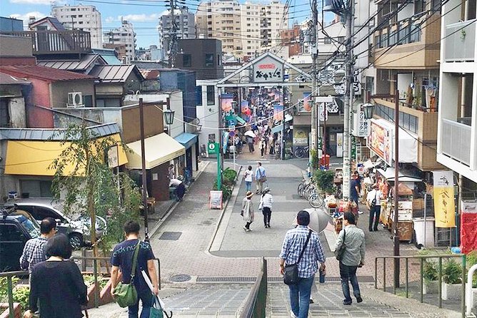 Experience Old local Tokyo & traditional food in Yanaka Ginza - Old liquor shops, coffee, and Yanaka Cemetery