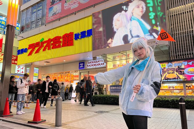 Explore Akihabara with Local Cosplayer Guide(s)! - What the private format is really worth