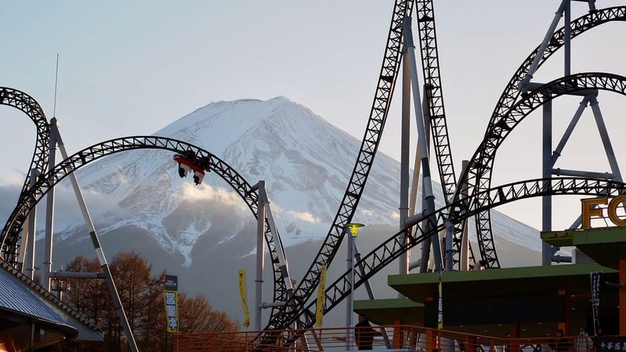 From Tokyo: Fuji Mountain Area - FujiQ - Lake Kawaguchiko - Chureito Pagoda - FujiQ Highland changes the mood