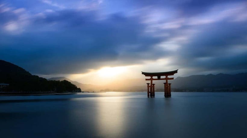 From Tokyo: Hiroshima and Miyajima Day Trip by Bullet Train - How the guide affects the experience