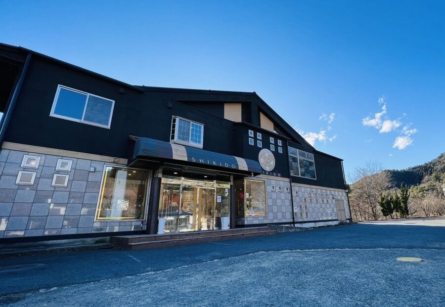 From Tokyo: Mt.Fuji, Tea Ceremony & Outlet Shopping Day Tour - Guides, languages, and the pace of the day