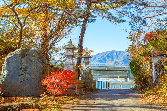 From Tokyo: Private Day Trip to Mount Fuji & Fuji Five lakes - Chureito Pagoda and the climb for the classic view