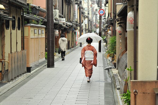 From Tokyo to Kyoto and Nara: A Captivating Full-Day Private Tour - Lunch below Kyoto Station