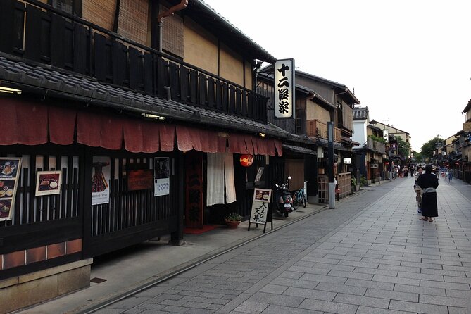 From Tokyo to Kyoto and Nara: A Captivating Full-Day Private Tour - What the private guide adds