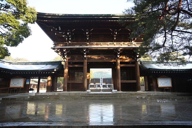 Full Day Tokyo Tour, From/To Tokyo,Yokohama, Narita, 2- 12 guests - The Imperial Palace adds scale and history