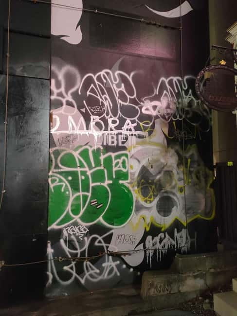 Graffiti in Tokyo Walking Tour: Shibuya and Harajuku - Reading Shibuya’s tags, stickers, and murals