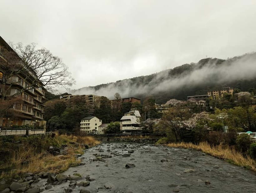 Hakone: Self Guided Trip to Mt. Fuji // Made by Local Guides - Starting at Shinjuku and Reaching Moto Hakone