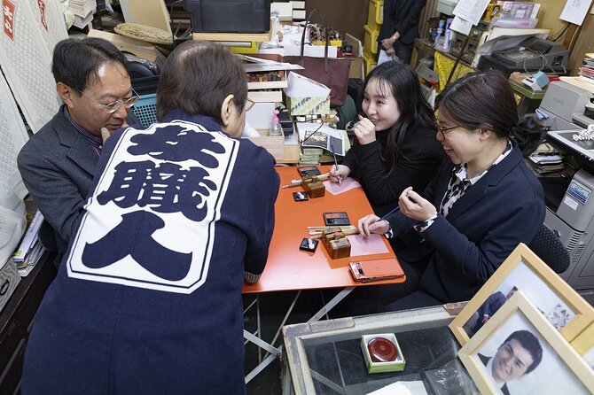 Hand-carved stamps made with craftsmen in Asakusa, Tokyo - Choosing a Design You Can Finish