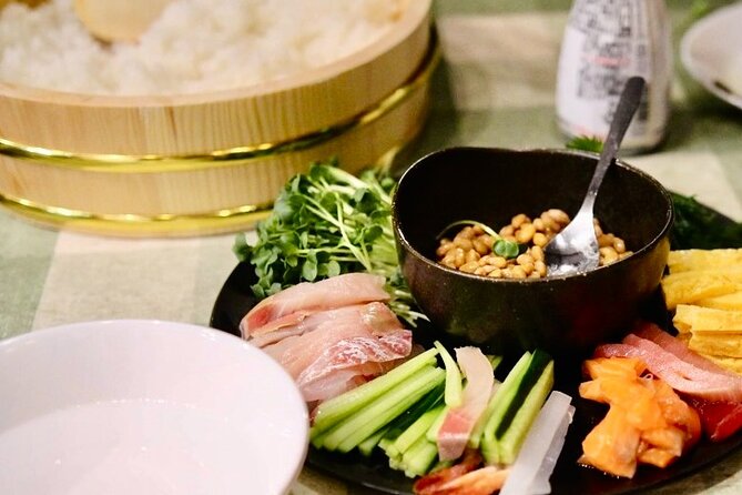 Hand-rolled Sushi Temaki Zushi Workshop in Tokyo - Choosing fillings and making your own rolls