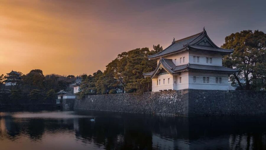 Imperial Palace Tour: Discover Samurai History with a Guide - The first 30 minutes around the Imperial Palace
