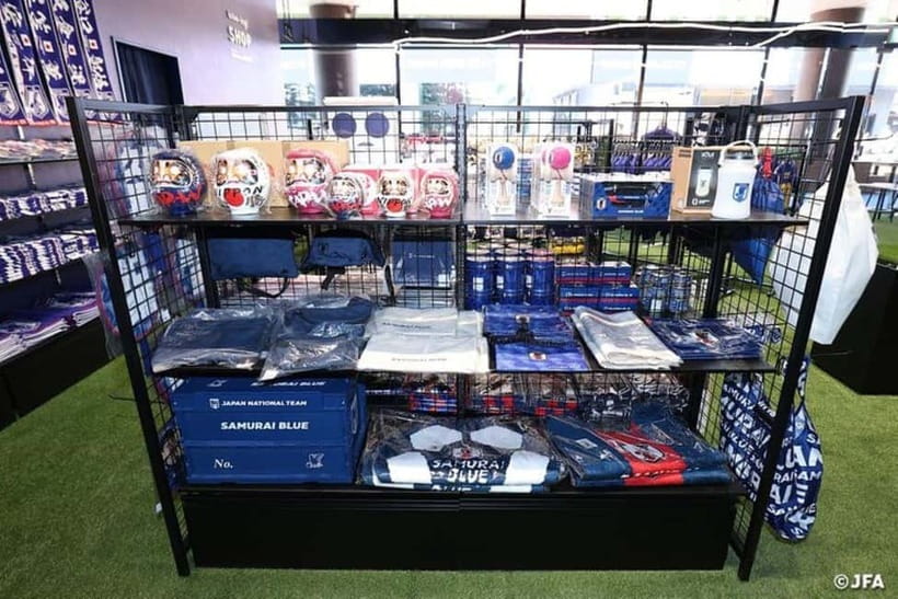 Japan Football Association museum tour at 「blue-ing!」 - Why the artificial turf matters