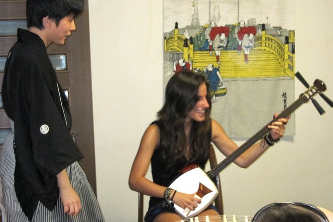 Japanaese tradtional Tsugaru Shamisen music lesson in Tokyo - Why Tsugaru shamisen makes a good Tokyo activity