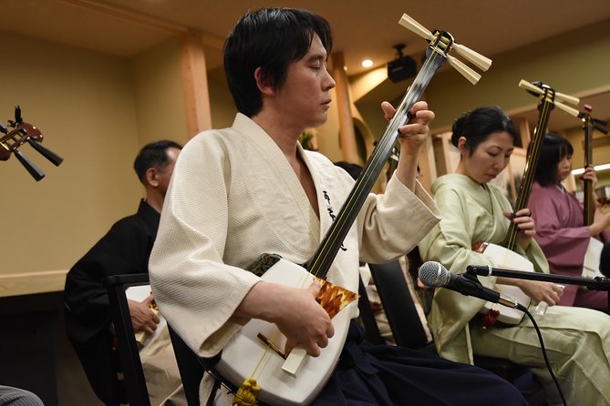 Japanaese tradtional Tsugaru Shamisen music lesson in Tokyo - Learning a song in a one-hour session
