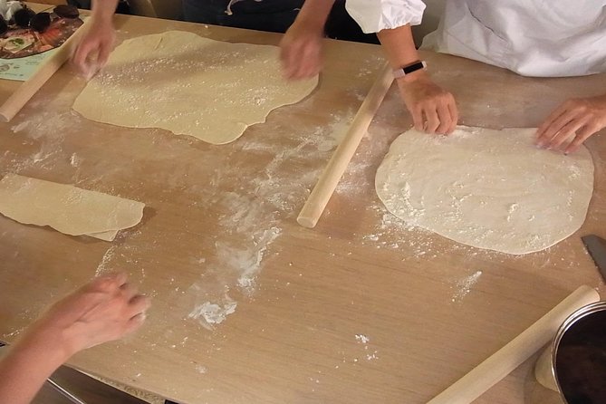 Japanese Cooking and Udon Making Class in Tokyo with Masako - What the language support means