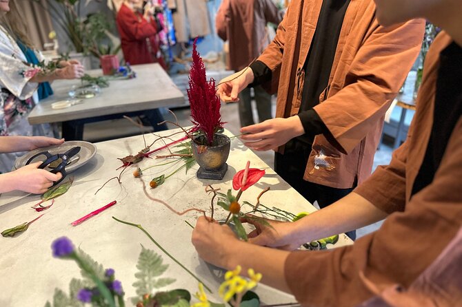 Japanese flower arranging (Ikebana) Experience/Workshop in Tokyo - A calm activity for families and busy schedules