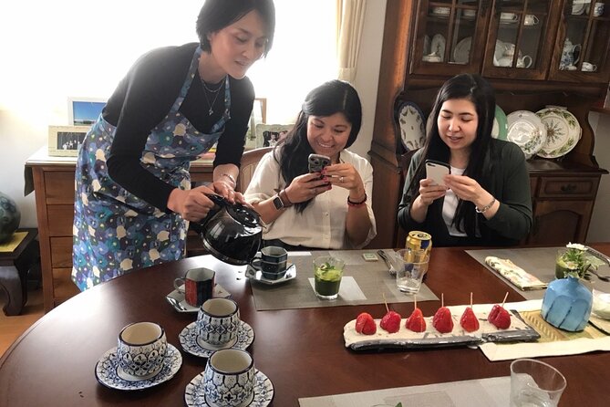 Japanese Home Cooking Class & Walk in Todoroki Temple Tokyo - Cooking at Casa de Tomokita
