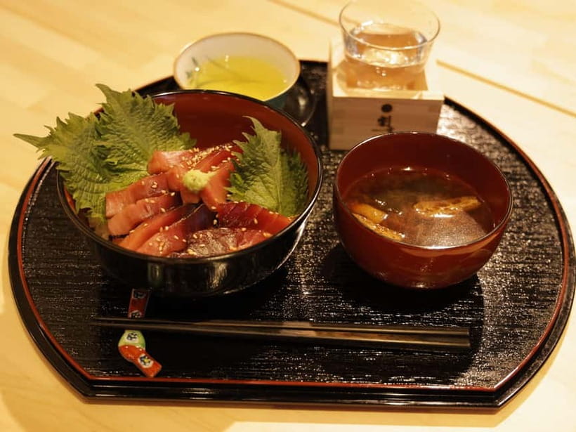Japanese Knife Skills & Tuna Don/Sushi Workshop in Tokyo - The language and group size