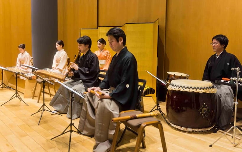 Japanese Traditional Music Show in Tokyo - The program moves from old traditions to a modern surprise