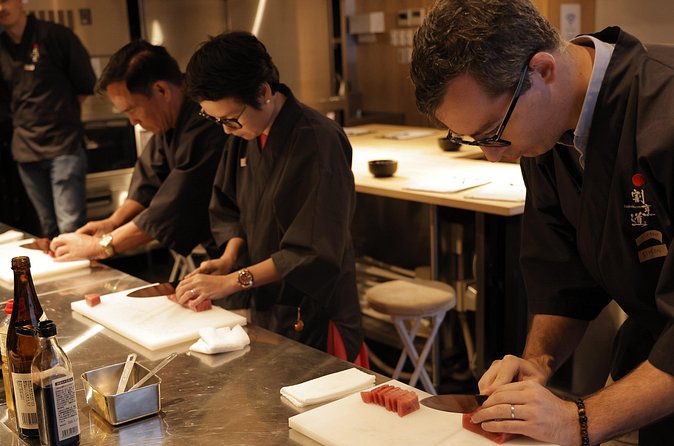 Kaisendon and Sashimi Cutting Workshop - Building a Kaisendon for Lunch