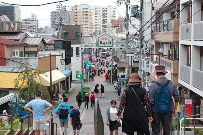 Let's experience calligraphy in YANAKA, Taito-ku, TOKYO !! - Creating the shikishi keepsake