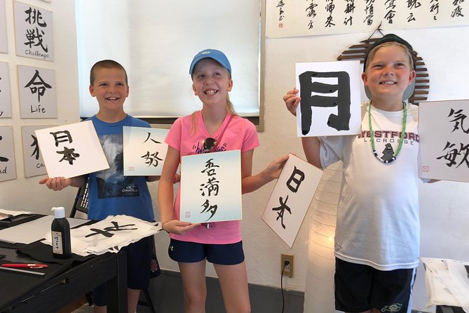 Let's experience calligraphy in YANAKA, Taito-ku, TOKYO !! - Who should book this calligraphy experience