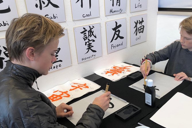 Let's experience calligraphy in YANAKA, Taito-ku, TOKYO !! - From basic strokes to your first character